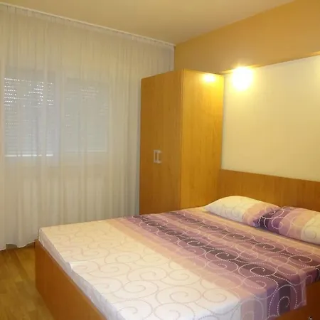 Dan - Two Bedrooms Apartment *